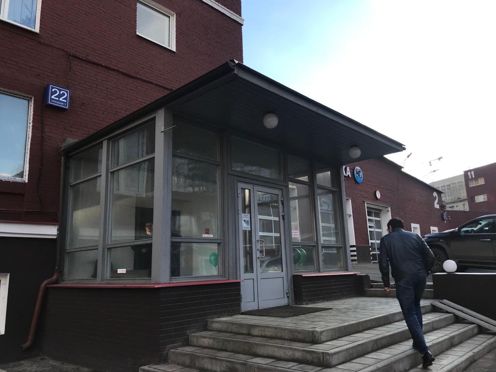 Вход в офис с территории